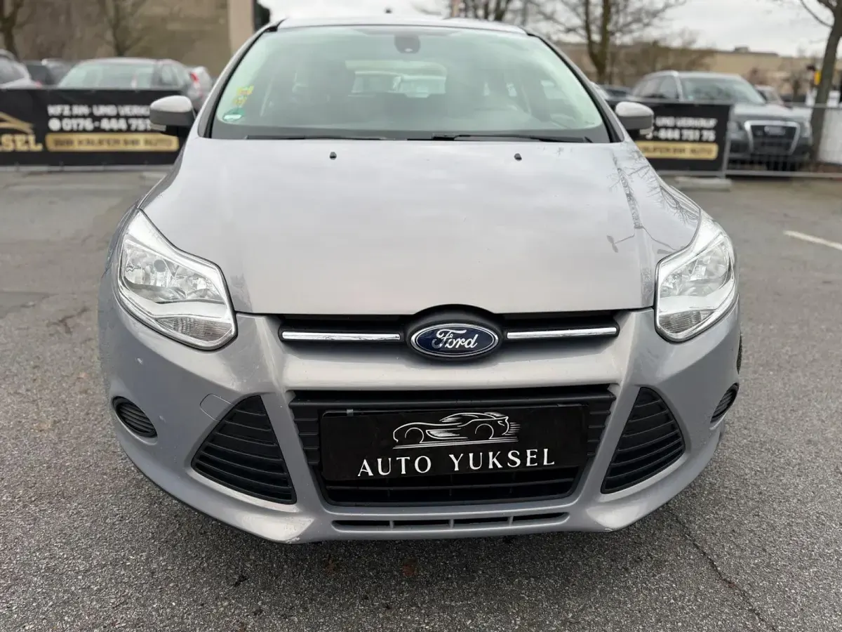 Używany Ford Focus Trend 101 KM (74 kW) 2014 Srebrny Sedan/Limuzyna