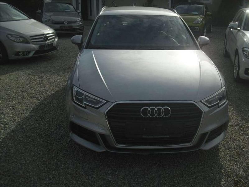 Gebraucht Audi A3 Basis 116 PS (85 kW) 2017 Florettsilber metallic Kleinwagen