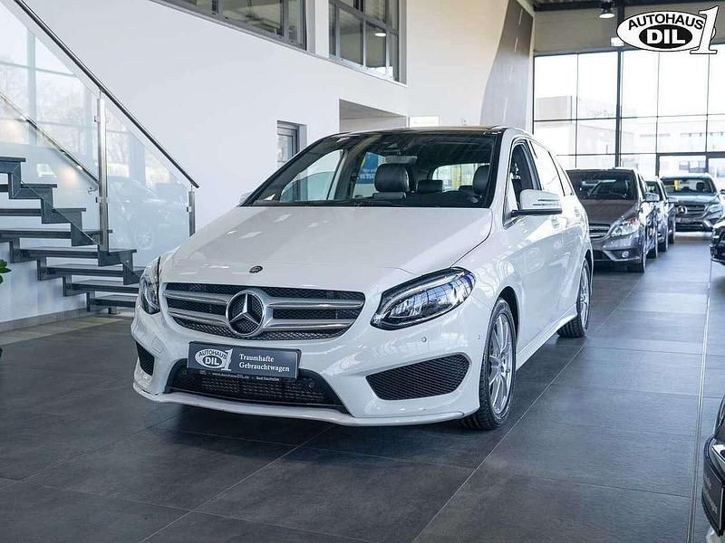 Gebraucht Mercedes B180 AMG line 122 PS (89 kW) 2015 Weiß (calcitweiss  unilack) Kleinwagen