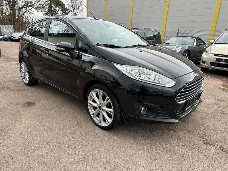 Gebraucht Ford Fiesta Titanium 101 PS (74 kW) 2015 Schwarz Limousine