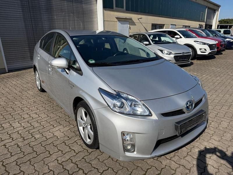 Gebraucht Toyota Prius Life 99 PS (72 kW) 2011 Silber Limousine