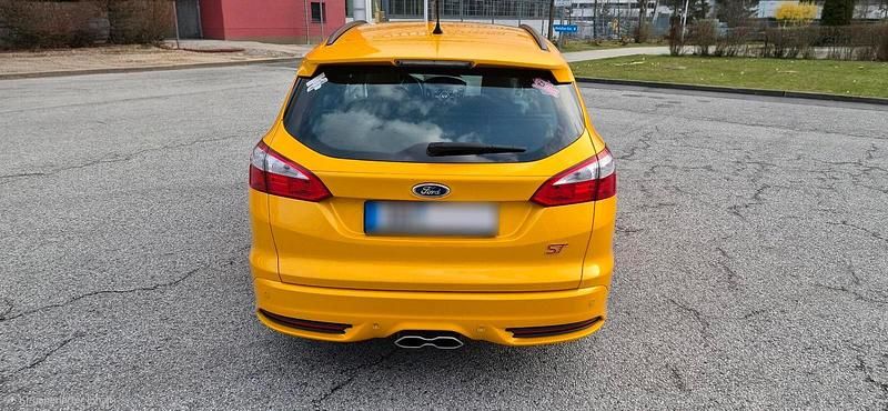 Gebraucht Ford Focus ST 250 PS (183 kW) 2013 Gelb Kombi