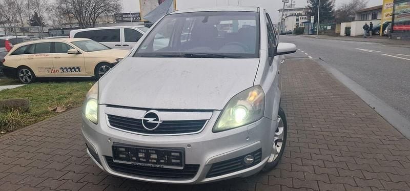 Silber Gebraucht 2005 Opel Zafira Edition Van / Kleinbus | 1.990 € (Superpreis) - Bild 1/4