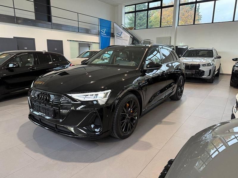 Mythosschwarz Gebraucht 2022 Audi e-tron Black Edition SUV | 44.999 € (Fairer Preis) - Bild 1/4