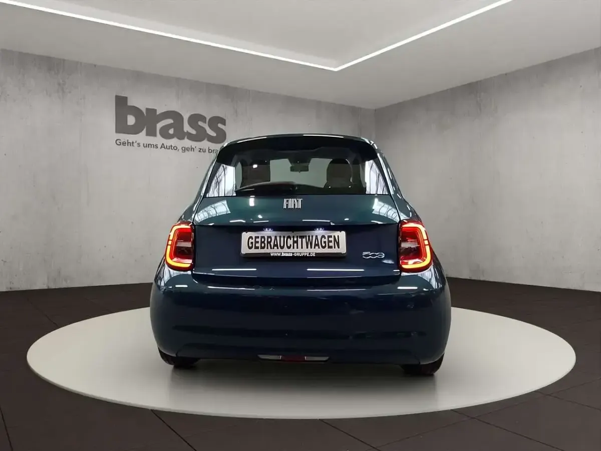 Gebraucht Fiat 500e 69 kW (95 PS) 2022 Ozean grün Limousine