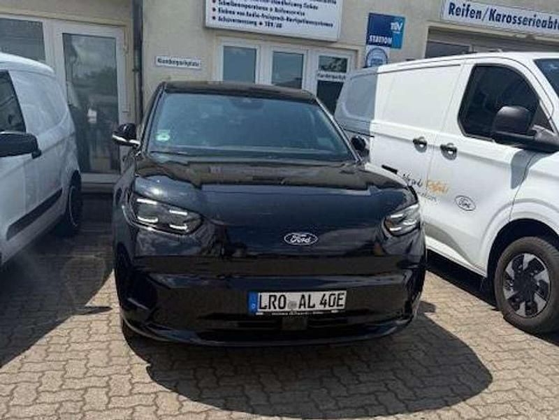 Obsidianschwarz metallic Gebraucht 2025 Ford Capri Premium SUV | 47.980 € (Etwas zu teuer) - Bild 1/4