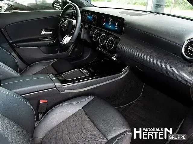 Gebraucht Mercedes CLA200 Shooting Brake 163 PS (119 kW) 2024 Kombi