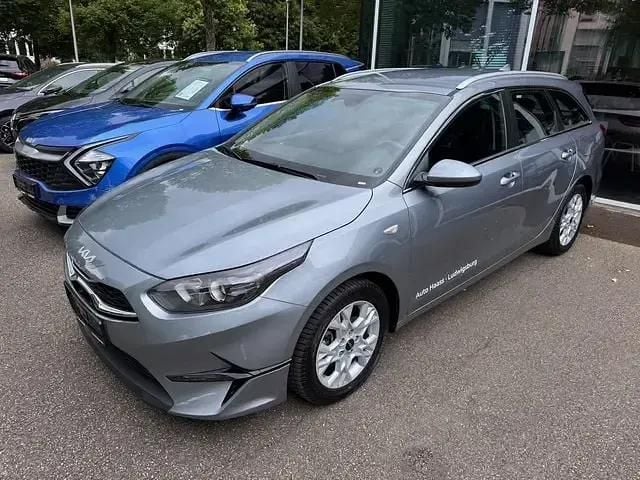 (css) lunar silver m Gebraucht 2024 Kia Ceed Sportswagon Vision Kombi | 23.900 € (Superpreis) - Bild 1/3