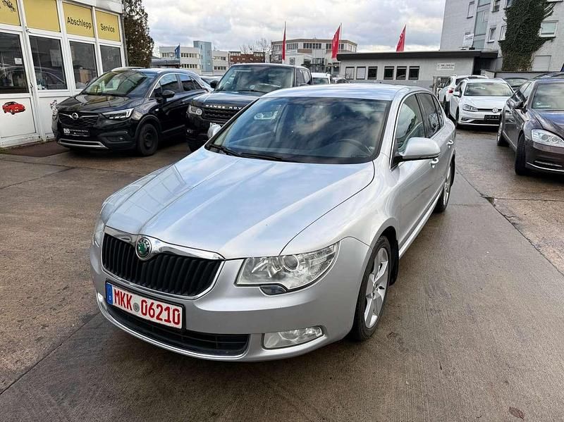 Gebraucht Skoda Superb Ambition 140 PS (102 kW) 2012 Brilliantsilber metallic Limousine