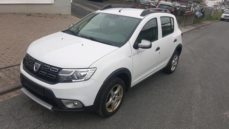 Gebraucht Dacia Sandero Stepway 90 PS (66 kW) 2016 Weiß Kleinwagen