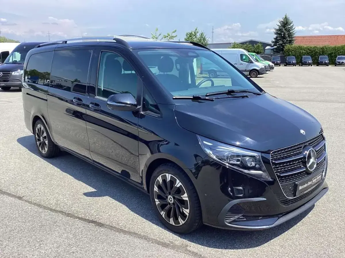 Gebraucht Mercedes V300 Style 237 PS (174 kW) 2026 Schwarz Van / Kleinbus