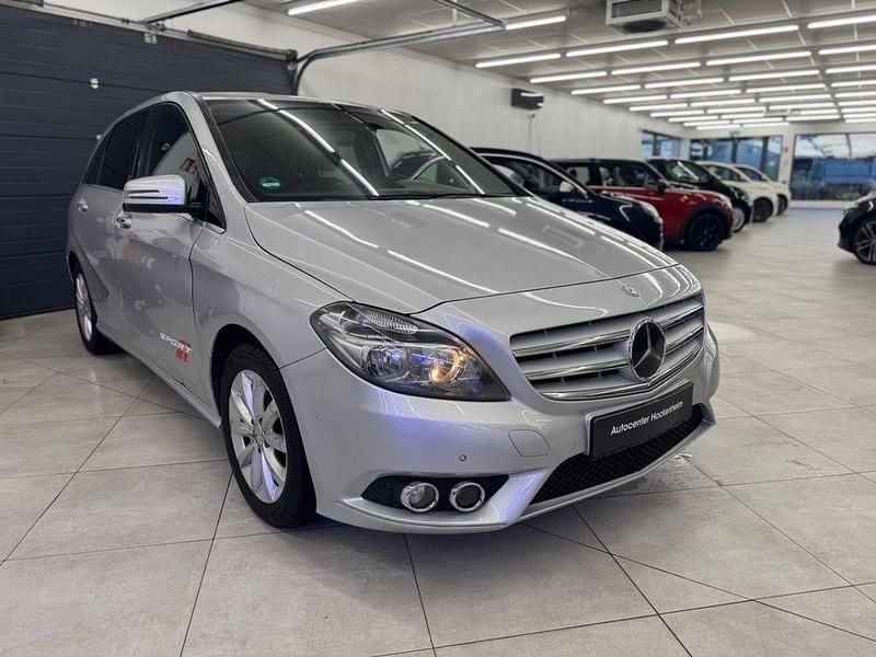 Gebraucht Mercedes B180 109 PS (80 kW) 2012 Hellelfenbein Van / Kleinbus