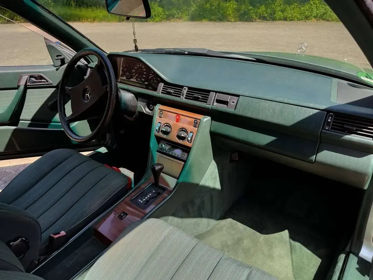Gebraucht Mercedes 230 132 PS (97 kW) 1988 Grün Coupé