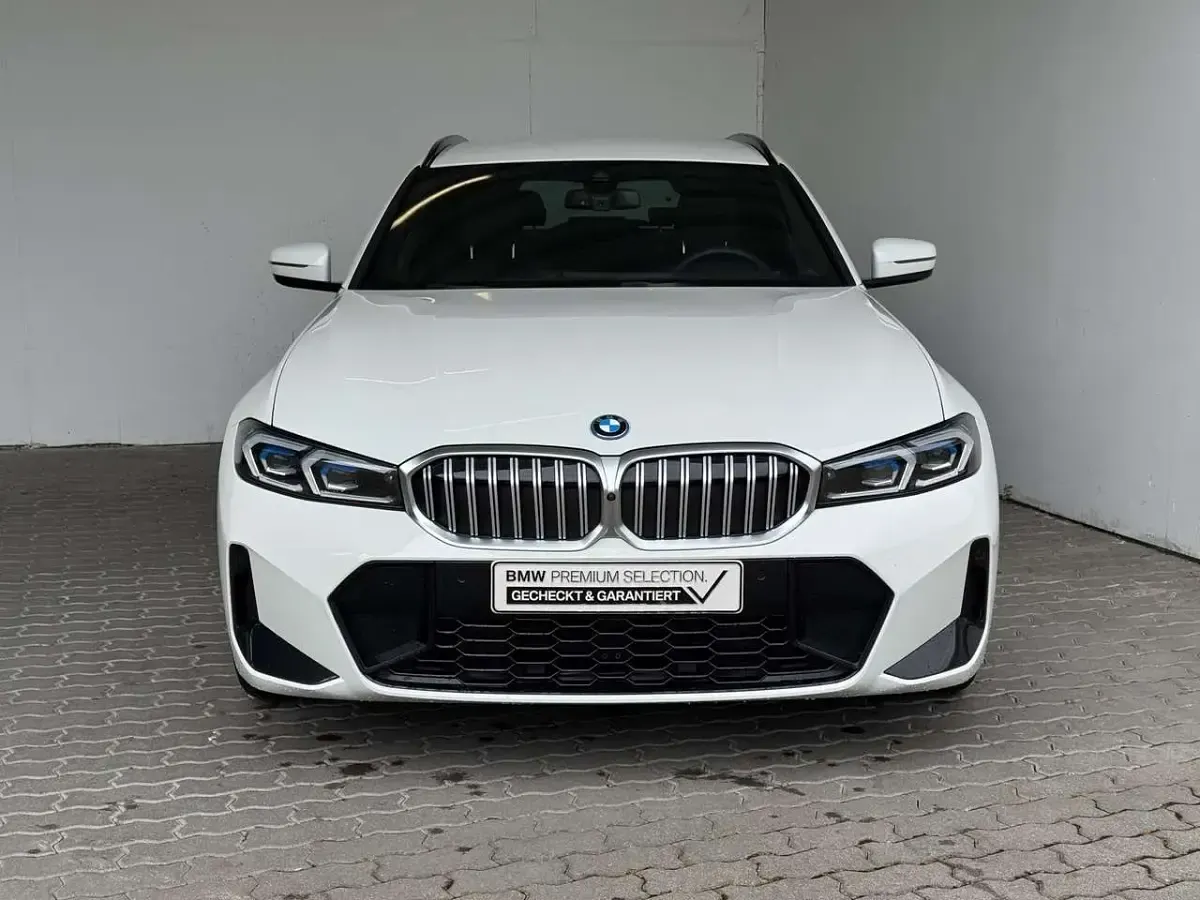 Gebraucht BMW 330e M Sport 292 PS (214 kW) 2025 Weiß Kombi