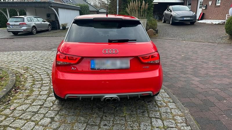 Gebraucht Audi A1 Design 85 PS (62 kW) 2012 Rot Kleinwagen