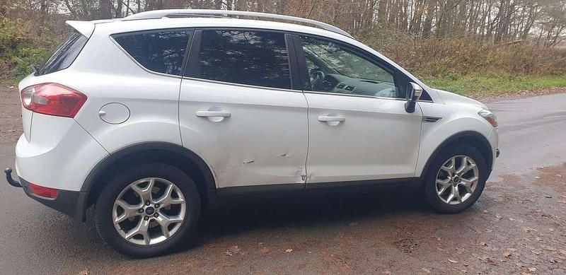 Gebraucht Ford Kuga Champions Edition 163 PS (119 kW) 2012 Frostweiß SUV