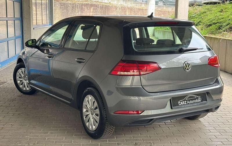 Gebraucht VW Golf VII Trendline 116 PS (85 kW) 2018 Indiumgrau metallic Kleinwagen