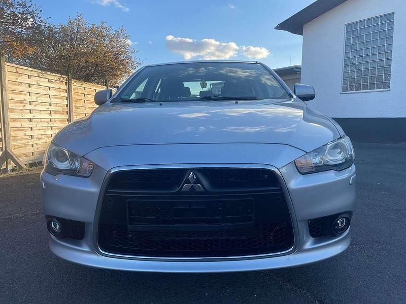 Gebraucht Mitsubishi Lancer Instyle 143 PS (105 kW) 2009 Coolsilber (m) Kleinwagen