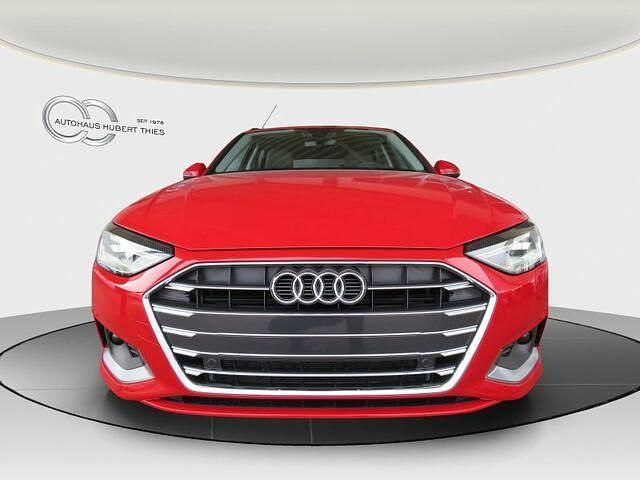 Gebraucht Audi A4 Advanced 163 PS (119 kW) 2022 Tangorot metallic Kombi