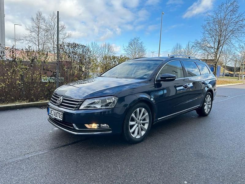 Blau Gebraucht 2012 VW Passat Highline Kombi | 8.990 € (Fairer Preis) - Bild 1/4