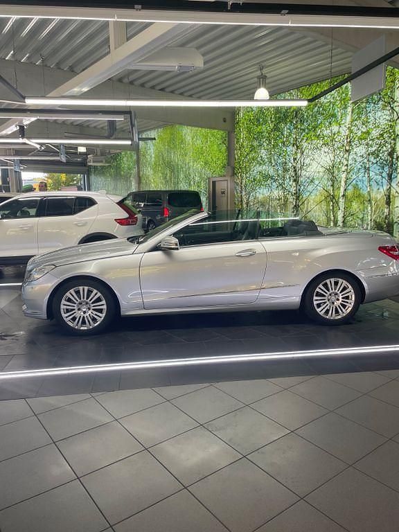 Gebraucht Mercedes E250 Elegance 204 PS (150 kW) 2010 Silber Cabrio