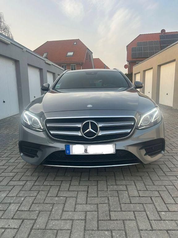 Gebraucht Mercedes E250 211 PS (155 kW) 2017 Grau Limousine
