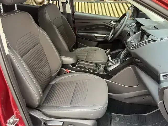 Gebraucht Ford Kuga Titanium 150 PS (110 kW) 2019 Rubyrot (metallic) SUV