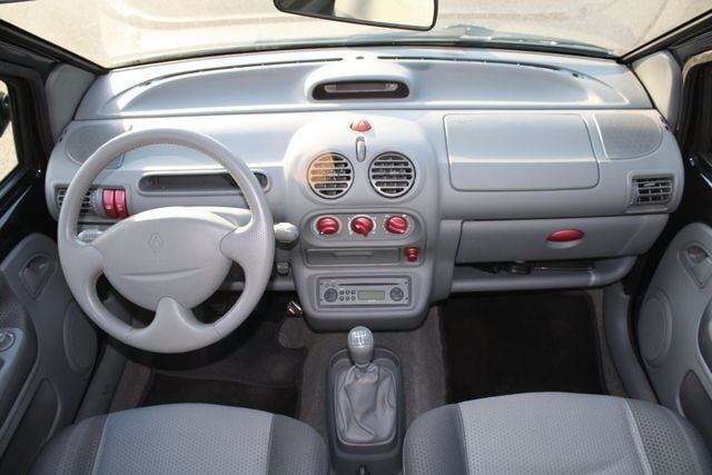 Używany Renault Twingo Dynamique 75 KM (55 kW) 2004 Czarny Hatchback