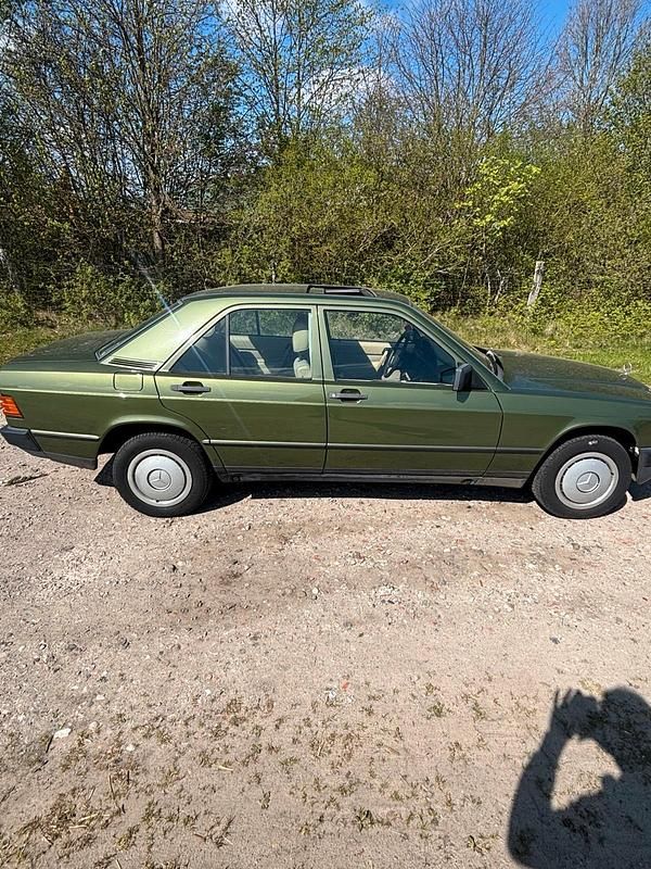 Gebraucht Mercedes 190 90 PS (66 kW) 1984 Grün Limousine
