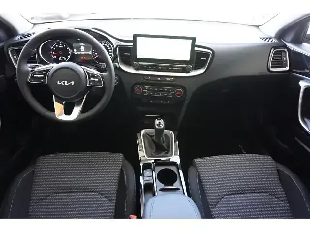 Neu Kia Ceed Style 160 PS (117 kW) 2025 Silber Kleinwagen