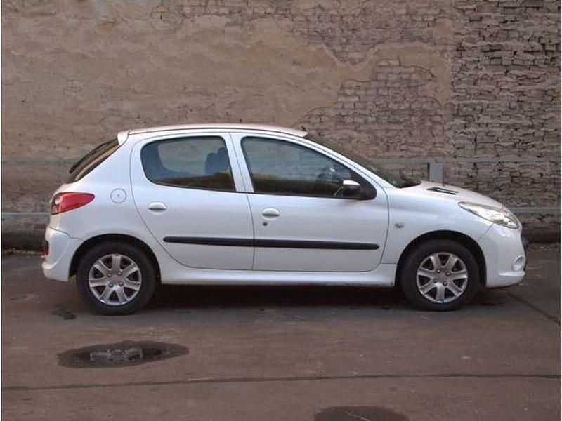 Gebraucht Peugeot 206 60 PS (44 kW) 2009 Weiß Kleinwagen