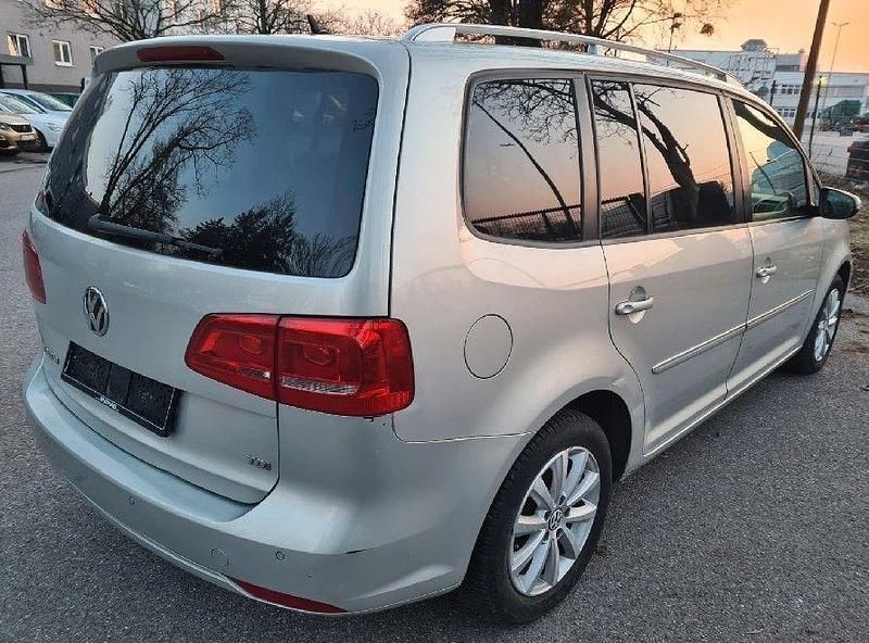 Gebraucht VW Touran Highline 105 PS (77 kW) 2010 Gold Van / Kleinbus