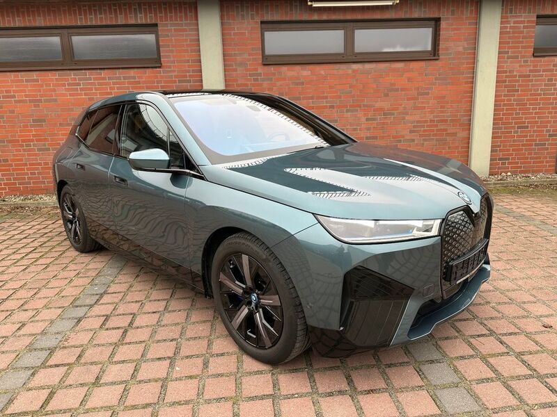 Blau Gebraucht 2023 BMW iX Sport Line SUV | 68.900 € (Guter Preis) - Bild 1/4