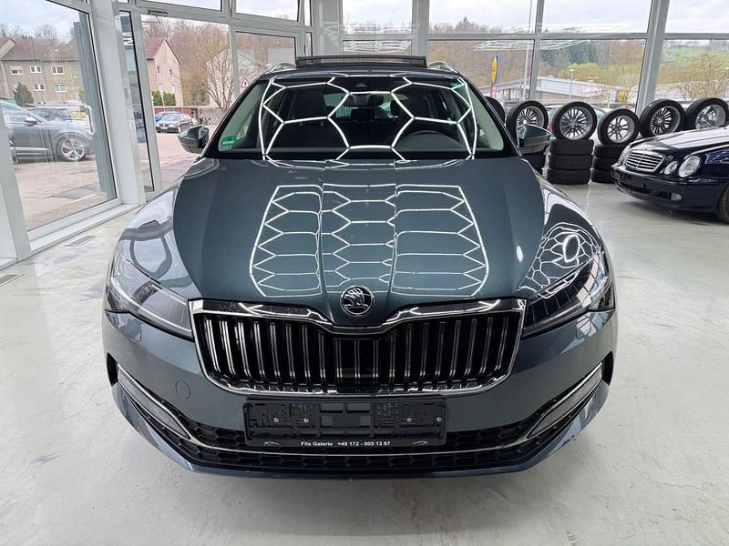 Gebraucht Skoda Superb Style 190 PS (139 kW) 2019 Grau Kombi