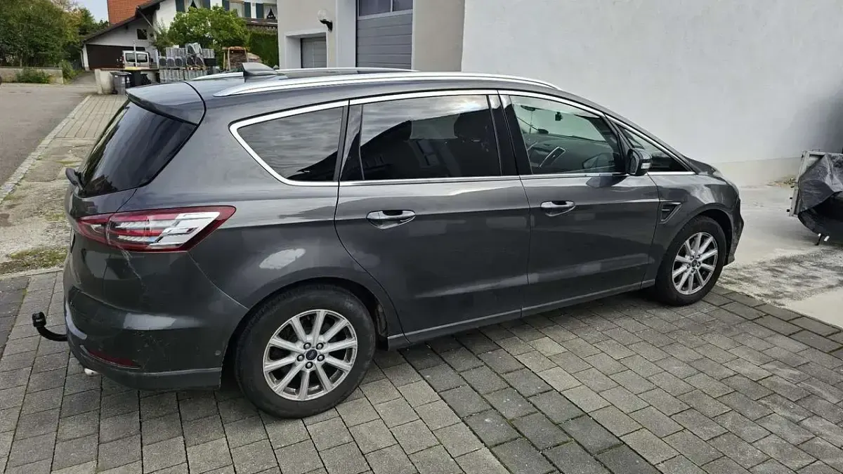 Gebraucht Ford S-MAX Titanium 150 PS (110 kW) 2021 Grau Van / Kleinbus