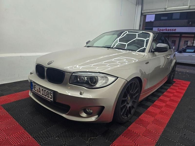 Beige Gebraucht 2011 BMW 120 Cabriolet Cabrio | 8.900 € (Fairer Preis) - Bild 1/4