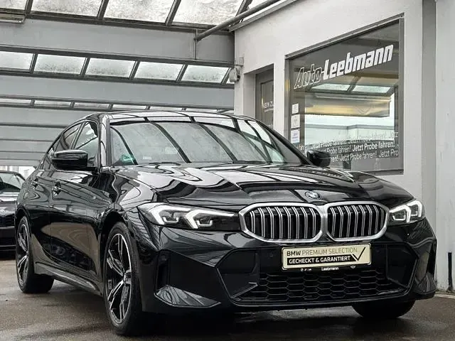 Gebraucht BMW 320 M Sport 190 PS (139 kW) 2025 Saphirschwarz (metallic) Limousine