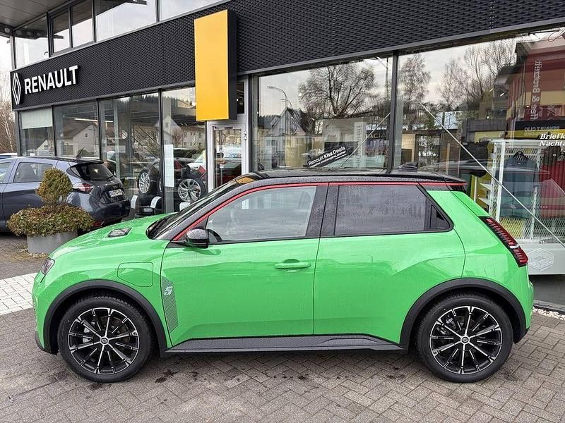 Neu Renault 5 E-Tech Komfort 77 kW (106 PS) 2026 Grün Limousine
