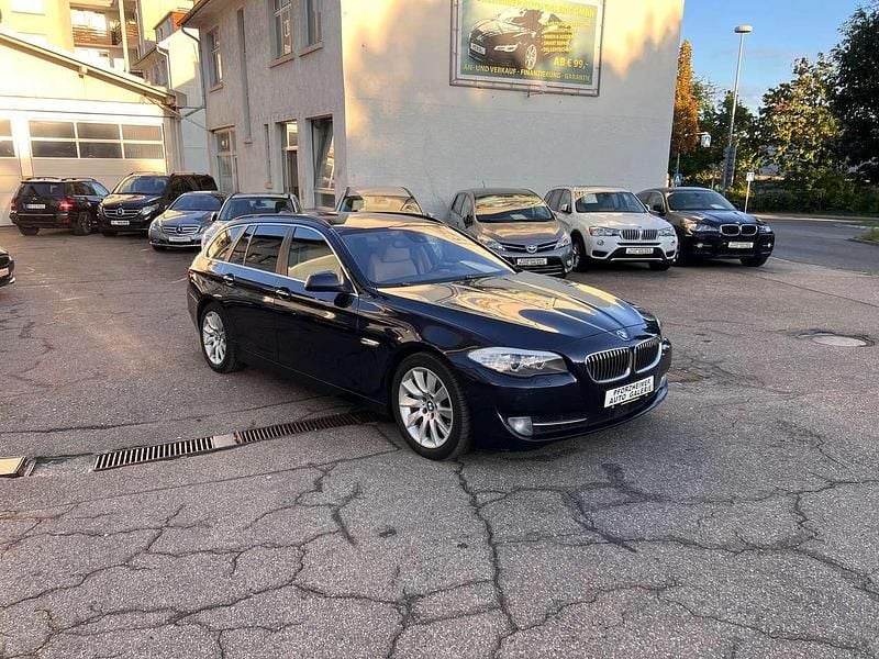 Blau (metallic) Gebraucht 2011 BMW 535 Sport Line Kombi | 16.950 € (Guter Preis) - Bild 1/4