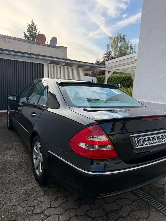 Gebraucht Mercedes E240 Avantgarde 177 PS (130 kW) 2003 Schwarz Limousine