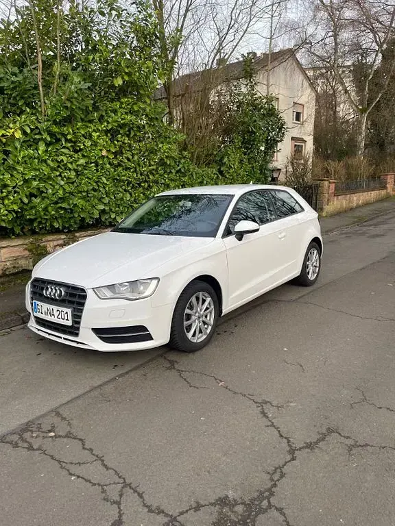Gebraucht Audi A3 Attraction 110 PS (80 kW) 2016 Weiß Limousine