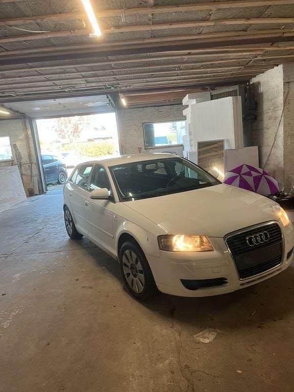 Weiß Gebraucht 2008 Audi A3 Attraction Limousine | 2.500 € (Guter Preis) - Bild 1/4
