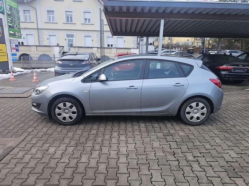 Gebraucht Opel Astra Selection 116 PS (85 kW) 2015 Silbersee/perl silber (m2) Kleinwagen