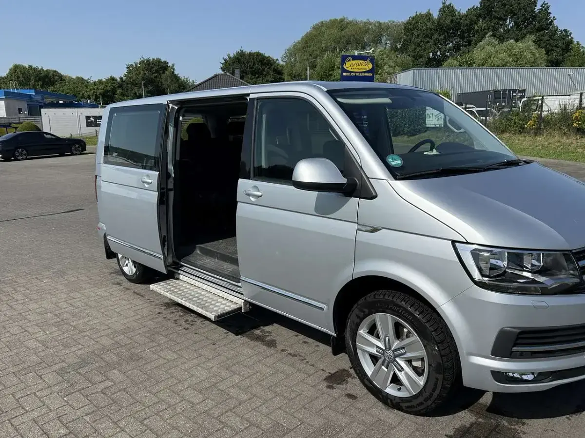 Gebraucht VW Caravelle Comfortline 204 PS (150 kW) 2018 Grau Van
