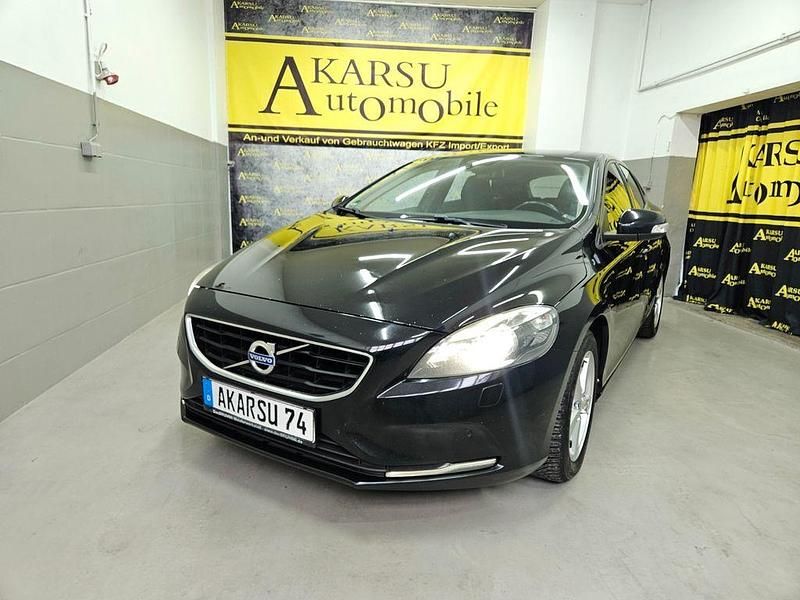Schwarz Gebraucht 2016 Volvo V40 You! Kombi | 5.750 € - Bild 1/4