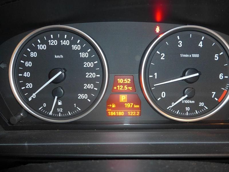 Grau Gebraucht 2008 BMW 523 Sport Line Limousine | 4.600 € (Guter Preis) - Bild 1/4