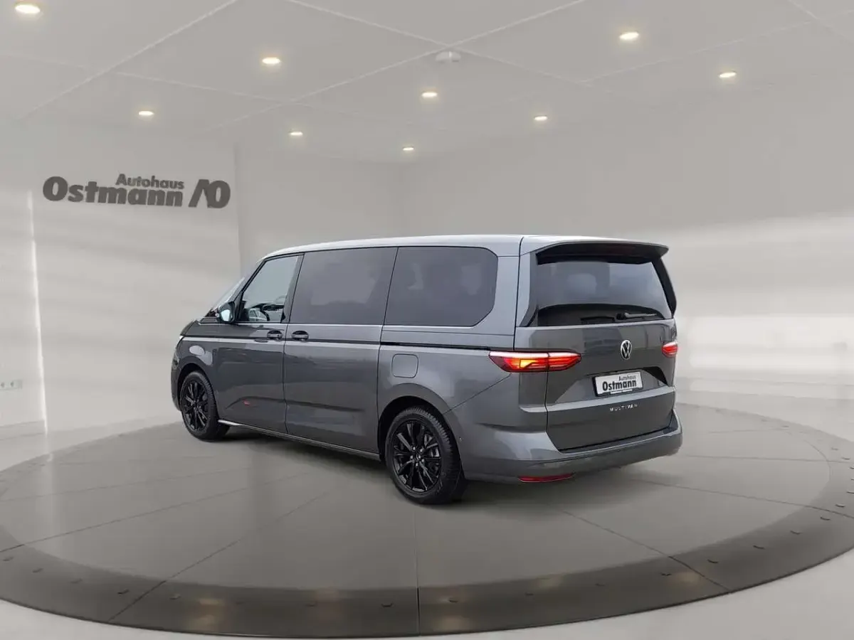 Gebraucht VW Multivan 150 PS (110 kW) 2026 Grau Van / Kleinbus