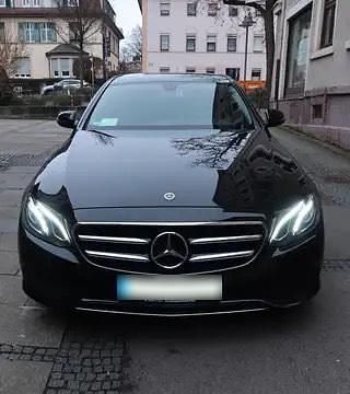 Gebraucht Mercedes E220 194 PS (142 kW) 2019 Schwarz Limousine