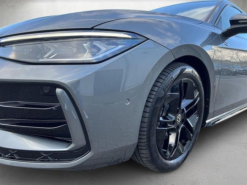 Gebraucht VW Passat R-line 150 PS (110 kW) 2025 Diabasgrau metallic Kombi