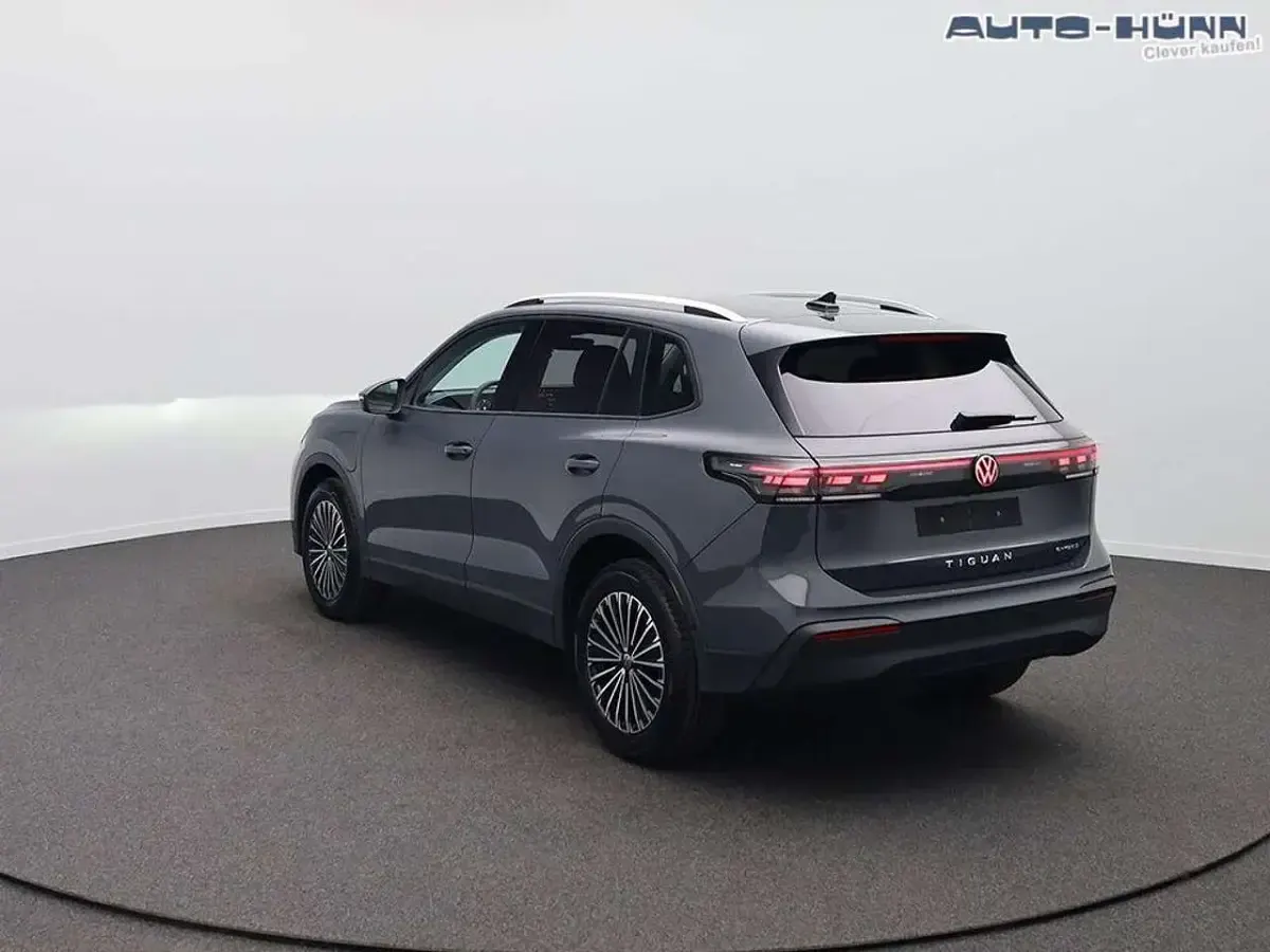 Neu VW Tiguan Design 204 PS (150 kW) 2026 Delfingrau metallic SUV
